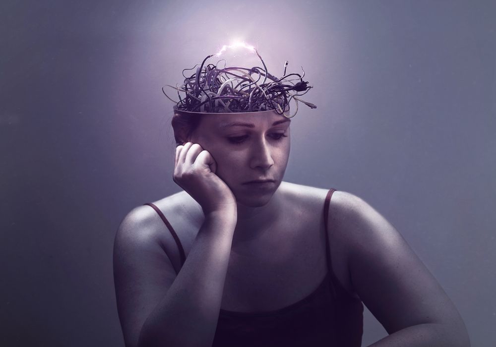 Mujer con niebla mental en la menopausia